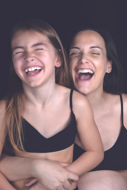 Un éclat de rire partagé pendant une séance en famille